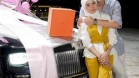 Rizky Billar baru saja belikan hadiah mewah untuk sang istri saat ulang tahun Lesti Kejora yang ke-23, yaitu mobil Rolls-Royce mewah. Foto: Instagram