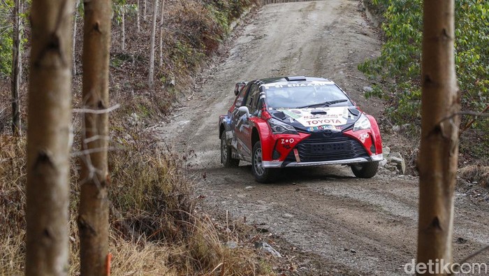 Lihat Aksi Pebalap Banteng Motor Sport di Danau Toba Kejurnas Rally 2022 Danau Toba Kejurnas Rally 2022 digelar di Kabupaten Simalungun, Sumatera Utara. Lihat ini aksi para pebalap dari tim Banteng Motor Sport.