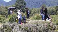 Penonton antusias mengikuti kejuaraan rally ini.