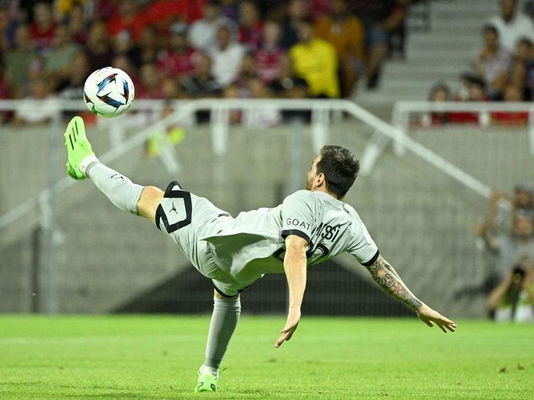 Meme Gol Salto Messi, Ada Bawa-bawa Ronaldo dan Sepeda!