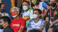 Gibran juga sempat bertemu dengan Gubernur Jawa Tengah Ganjar Pranowo. Gibran dan Ganjar memang kerap bertemu. Keduanya kerap hadir dalam acara yang sama. Pada Maret 2022 lalu, Gibran dan sang ipar, Bobby Nasution juga sempat mendatangi Ganjar di kantornya di Semarang. (ANTARA FOTO/MUHAMMAD ADIMAJA)