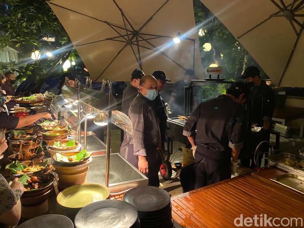 Menyantap Hidangan BBQ Tropis dengan Buffet Durian Enak di Sini