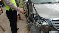 Pengemudi Kena Serangan Jantung, Mobil Tabrak Toko di Ngawi