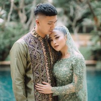 Nikita Willy dilamar anak bos Bluebird, Indra Priawan Djokosoetono pada Juli 2020. Acaranya digelar dengan menggabungkan konsep Sumatera Barat dan Lampung di Hotel Dharmawangsa, Jakarta Selatan. Foto: Instagram