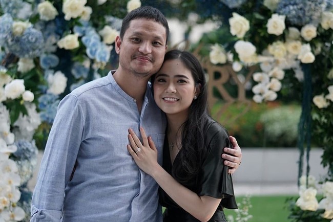 Acara lamaran putri bos MNC Group, Jessica Tanoesoedibjo berlangsung di sebuah hotel mewah di Jakarta pada 30 Januari 2022. Jessica dilamar sang kekasih, Jonathan Natakusuma yang merupakan putra dari bos Emtek Group. Foto: Instagram