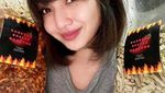 Gaya Riesca Rose yang Hobi Makan Bareng Teman di Restoran