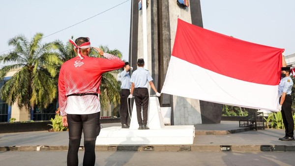Upacara bendera di Tugu Kujang sendiri merupakan salah satu program yang tengah dijalankan Pemkot Bogor dalam Festival Merah Putih. Selama satu bulan penuh dilakukan upacara bendera di Tugu Kujang dengan mengajak peran serta masyarakat.