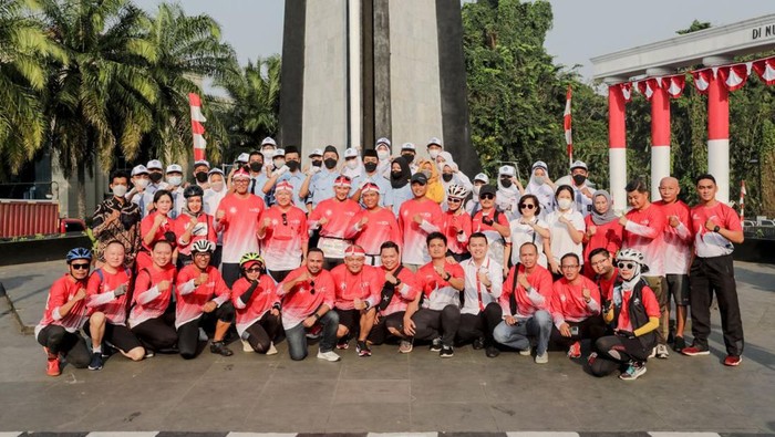 Sandiaga dan Bima Arya Gowes di Bogor Menparekraf Sandiaga Salahuddin Uno mengikuti