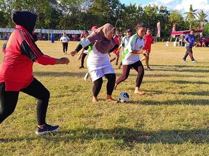 Seru! Sepak Bola Goyang Ceria Meriahkan HUT ke-77 RI di Tegal Badeng
