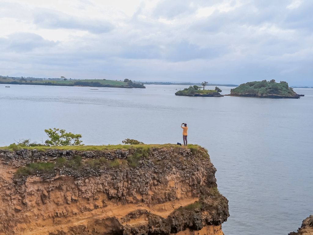 Spot foto di Pantai Pink, Lombok Timur, NTB, yang memanjakan mata.