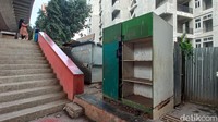 Fasilitas perpustakaan yang rusak dan tidak terdapat buku untuk dibaca. (Foto: Muhammad Fadhil Raihan)