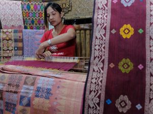 Wow! Kain Tenun Jembrana Bali Diekspor ke Amerika Serikat