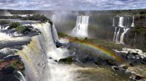 Ini dia suasana Air Terjun Iguazu yang terletak di perbatasan dua negara Amerika Latin, tepatnya diantara Brasil dan Argentina. Foto ini diambil pada April 2019.