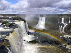 Melihat Lagi Indahnya Air Terjun Iguazu di Perbatasan Dua Negara