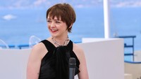 Kini Maisie Williams memangkas pendek rambutnya dan kembali ke warna natural. (Foto: Dave Benett/Getty Images for Spo/David M. Benett)