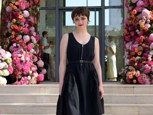 Maisie Williams Eksplor Gaya Rambut Baru, Bisa Jadi Inspirasi Kamu!
