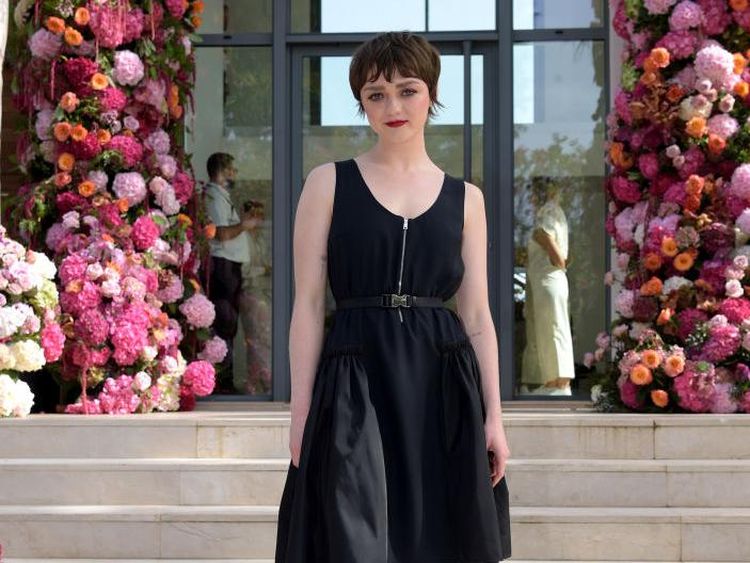 Maisie Williams Eksplor Gaya Rambut Baru, Bisa Jadi Inspirasi Kamu!