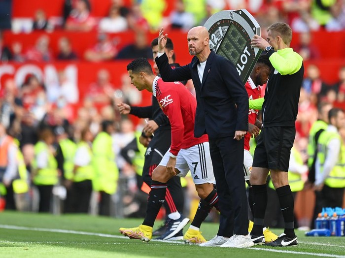 MANCHESTER, ENGLAND - AUGUST 07: Erik ten Haag, Manager of Manchester United reacts as Cristiano Ronaldo of Manchester United is substituted on for Fred during the Premier League match between Manchester United and Brighton & Hove Albion at Old Trafford on August 07, 2022 in Manchester, England. (Photo by Michael Regan/Getty Images)