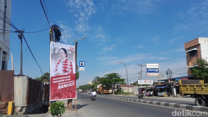 Baliho Puan Maharani Presiden 2024 di Jalan Letda Sujono Medan. (Aldi/detikSumut)