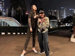 10 Gaya Bonge Citayam Fashion Week Bareng Artis, Makin Eksis!