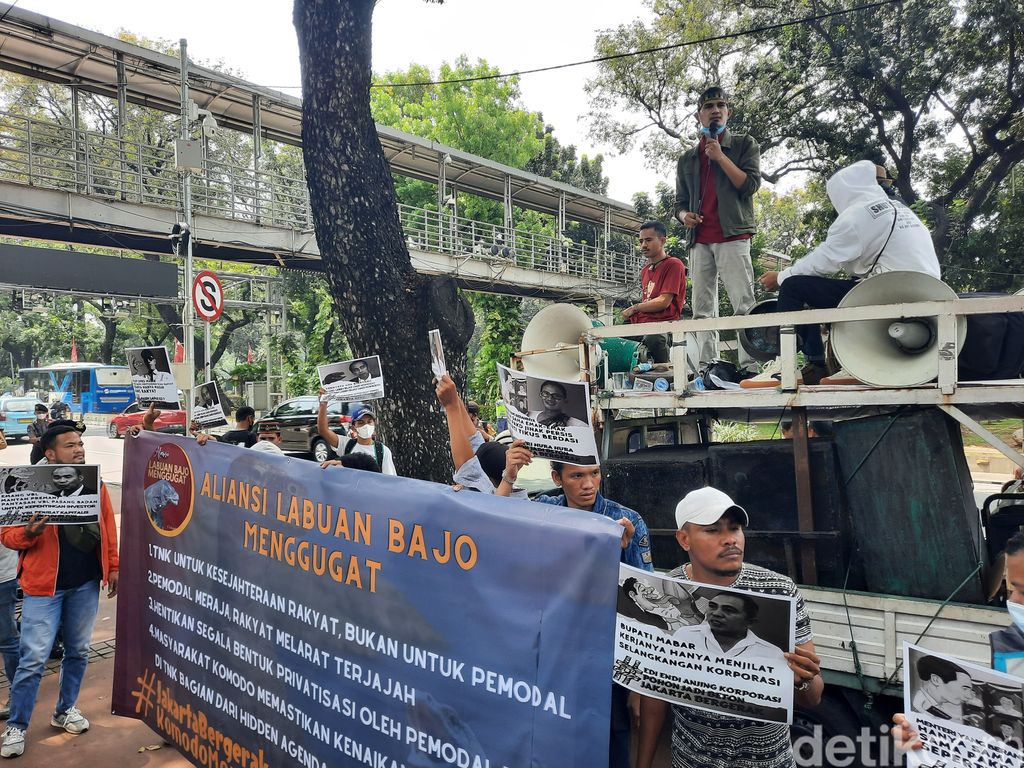 Demo Tiket Labuan Bajo di Kemenparekraf