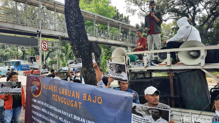Demo Tiket Labuan Bajo di Kemenparekraf