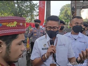 Sandiaga Temui Demonstran, Tegur Lokasi Unjuk Rasa