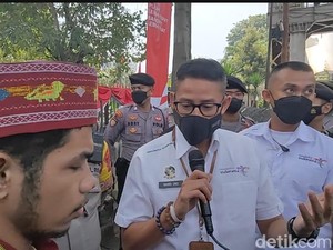 Sandiaga Temui Demonstran, Tegur Lokasi Unjuk Rasa
