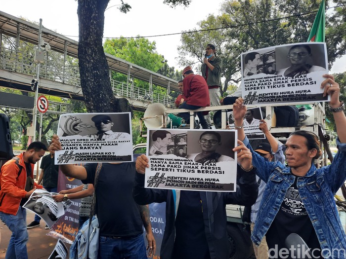 Demo Tiket Labuan Bajo di Kemenparekraf