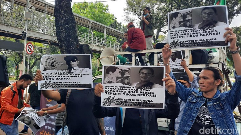 Demo Tiket Labuan Bajo di Kemenparekraf Demo Tiket Labuan Bajo di Kemenparekraf