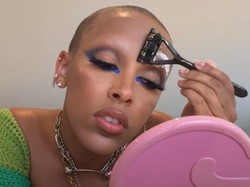 10 Transformasi Doja Cat, Dari Rambut Panjang Sampai Botak & Tanpa Alis
