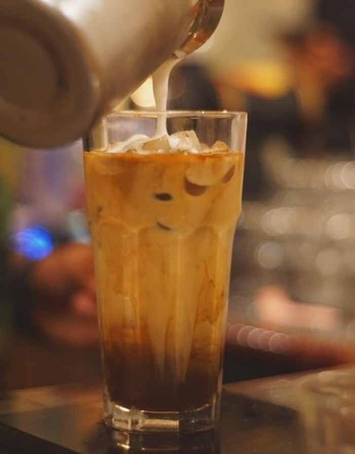 Food Spot Es Kopi Susu Manis Dingin! 20 Es Kopi Susu Kekinian Rp 10 Ribuan Ada di Sini!