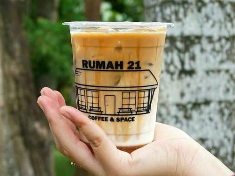 Manis Dingin! 20 Es Kopi Susu Kekinian Rp 10 Ribuan Ada di Sini!