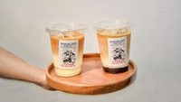 Murah meriah dan segar rasanya membuat es kopi ala Warung Kopi Rakjat menjadi idola pelanggannya di sekitar Kabupaten Bogor. Harganya mulai dari Rp 10.000 mudah ditemukan karena kini gerainya mulai banyak membuka cabang. Foto: Instagram/istimewa