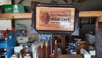 Menghadirkan suasana pedesaan di tengah kota, Kopi Mitra Desa secara khusus menyajikan beragam produk buatan lokal. Berada di Jalan Taman Margasatwa Raya No.4, Pasar Minggu, Jakarta Selatan menu kopinya dipatok mulai dari Rp 13.000an. Foto: Instagram/istimewa