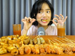 Fuji Doyan Makan, Ini Momennya Mukbang Indomie 7 Bungkus hingga Risol Margo