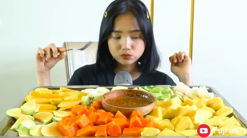 Fuji Mukbang Rujak hingga Risol Margo