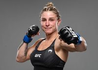 Petarung UFC Wanita Ini Lelang Celana Dalamnya demi...
