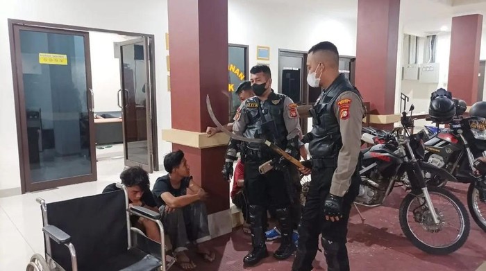 Hendak Tawuran di Depok, Tiga Remaja Bersajam Diamankan Polisi (dok Polres Metro Depok)