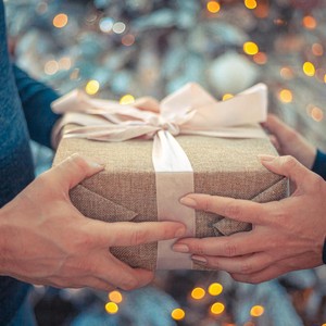 10 Ide Kado Pernikahan Bermanfaat untuk Pengantin Baru , Istimewa dan Berkesan