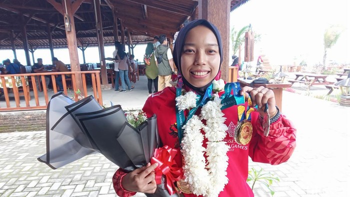 Imas Yuniar (22) peraih empat medali di ajang Asean Para Games 2022