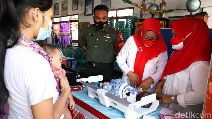 Imunisasi anak di Surabaya