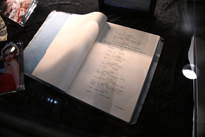 Ini Barang Langka Peninggalan Marilyn Monroe HOLLYWOOD, CALIFORNIA - AUGUST 05: Original working script from