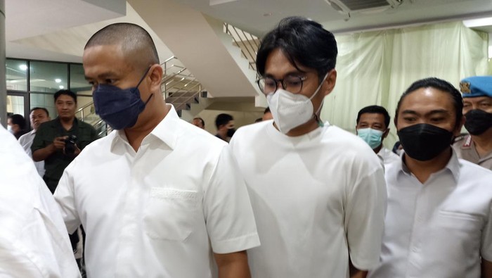 Jadi Tersangka Kasus Psikotropika, Ini Tampang Manajer BCL