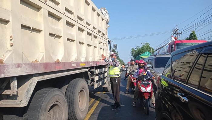 jembatan balun lamongan yang sebelumnya ambles kini diperbaiki