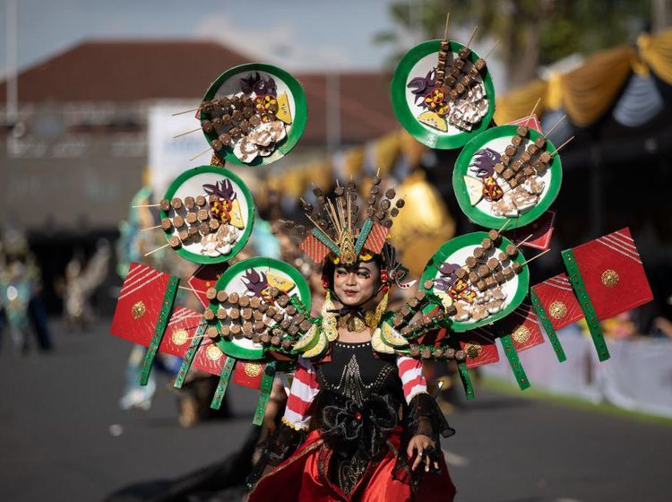 Kostum Sate Ramaikan Karnaval Busana di Jember