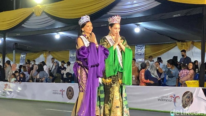 JFC 2022 Jember Fashion Carnaval (JFC) 2022 sampai pada puncaknya, Minggu (7/8) malam. Banyak yang hadir menyaksikan kemeriahannya.