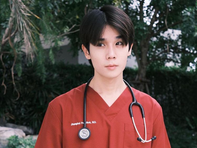Potret Jimmy Potiwihok Si Dokter Ganteng