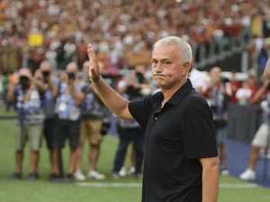 Saat Jose Mourinho Menolak Diberikan Tepuk Tangan