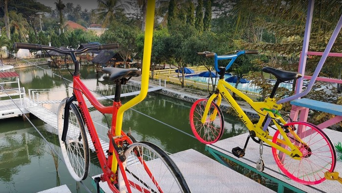 Wahana wisata Kampoeng Jati Selfie and Adventures di Cianjur